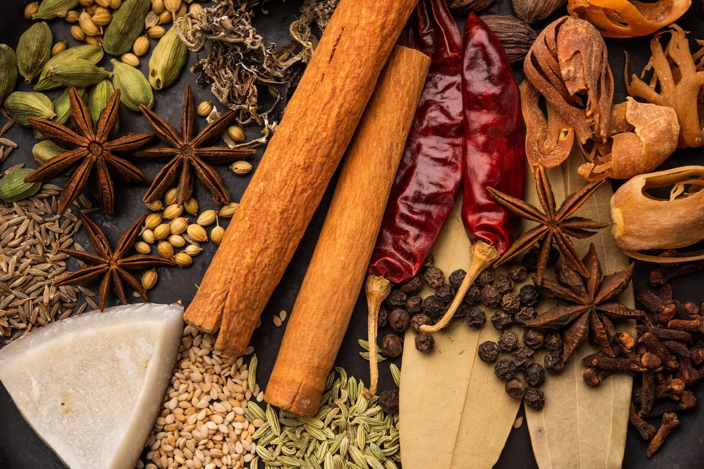 Garam masala powder and whole spices